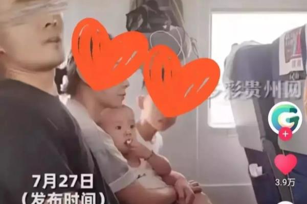 火车上3名婴儿哭不止.