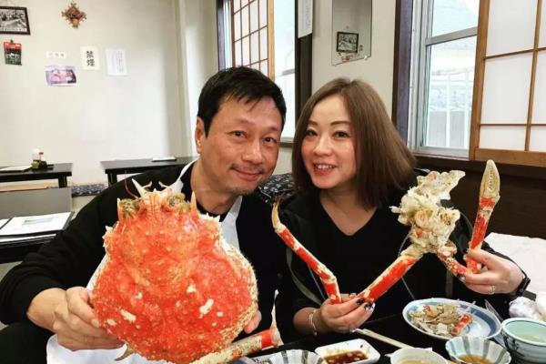 黎耀祥老婆第一任妻子（视帝黎耀祥的奇幻情史）.