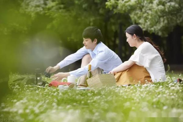 男女朋友关系是什么意思（纯纯的还是爱情的幌子）.