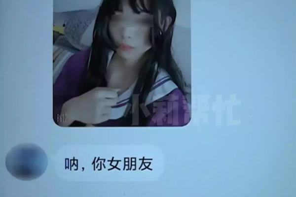 找了个女朋友发现她戴假发（朋友一句“你女友假发戴歪了”引出真相）.