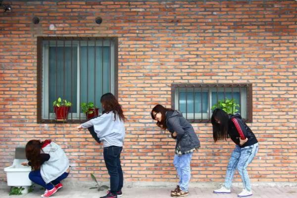 女小腹疼肛门坠疼怎么回事（女性腹痛）.