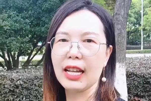 喜欢工作的女人是什么心态（努力工作的女人很美）.