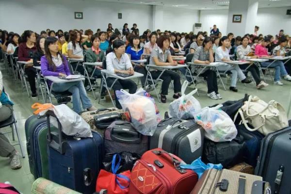 没有学历女生学什么技术好（前景好工资高越老越吃香）.