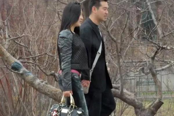 孔令辉老婆杨舒婷做什么的（后半生却成了我的牵挂）.