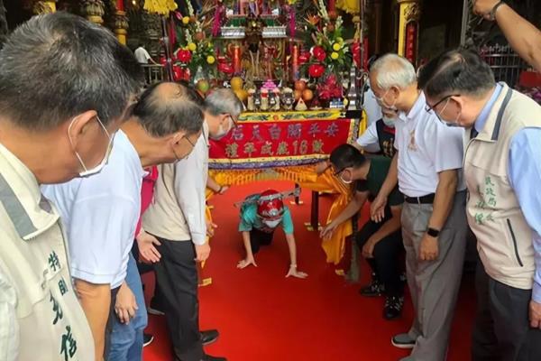 成人礼送什么话给男孩子（中华成人礼）.